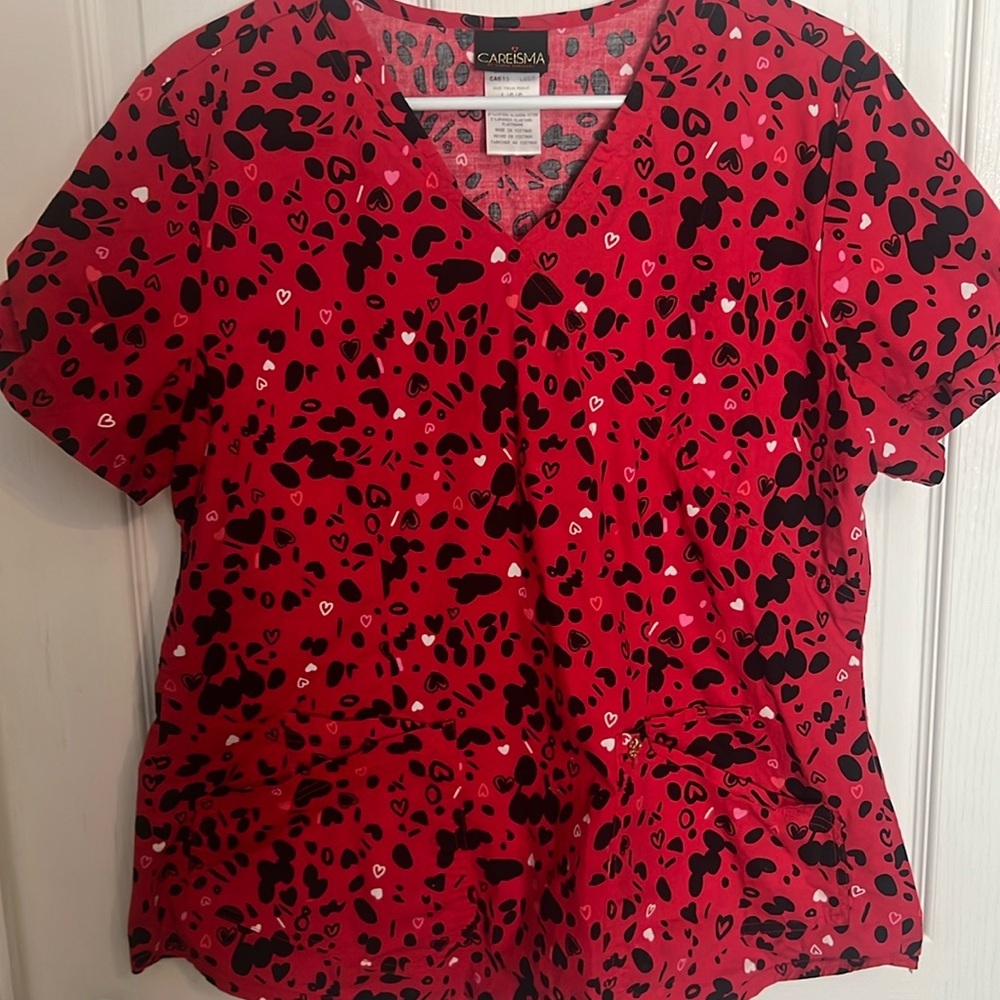 Careisma Vneck valentine/love/heart black red white scrub top L